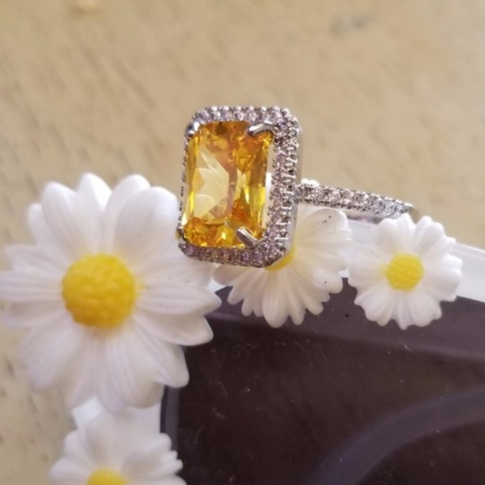 925 Swarovski Elements yellow emerald Women's Ring size 9